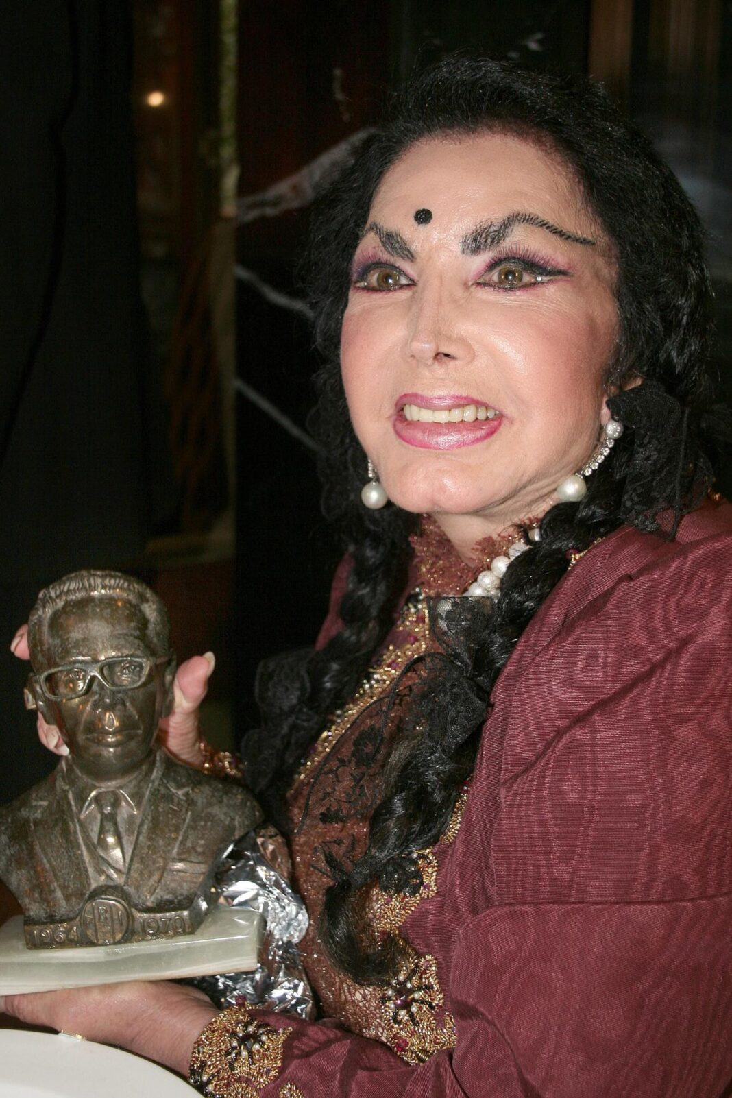 La polémica actriz de cine mexicano, cantante de ranchero y política Irma Serrano, apodada 