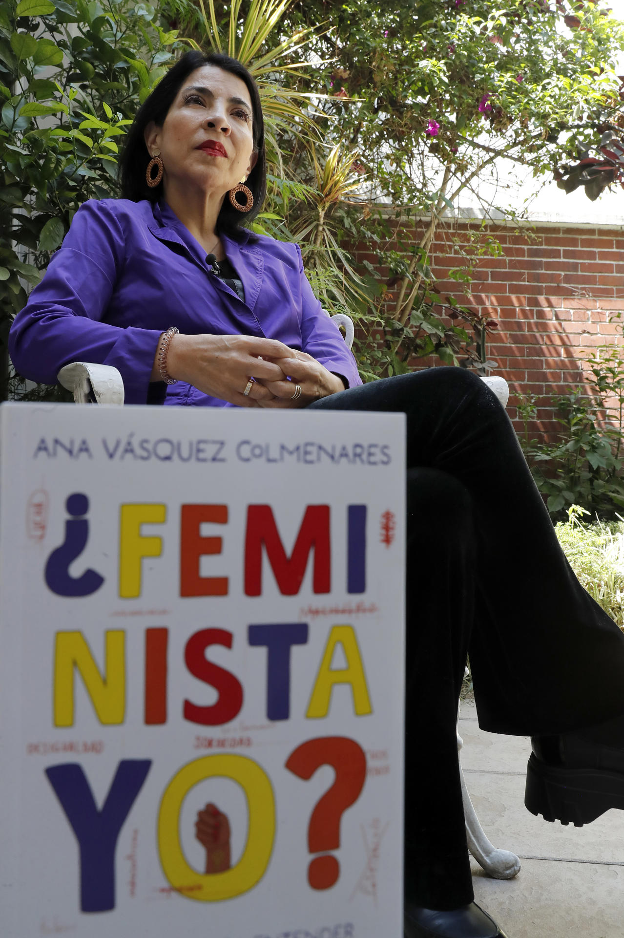 Acad&eacute;mica mexicana Ana V&aacute;squez trata de llevar el feminismo a todas partes
