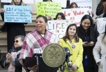 Nueva York reconoce a ONG por prevenir suicidios de jóvenes latinas La presidenta del Consejo, Adrienne Adams.
