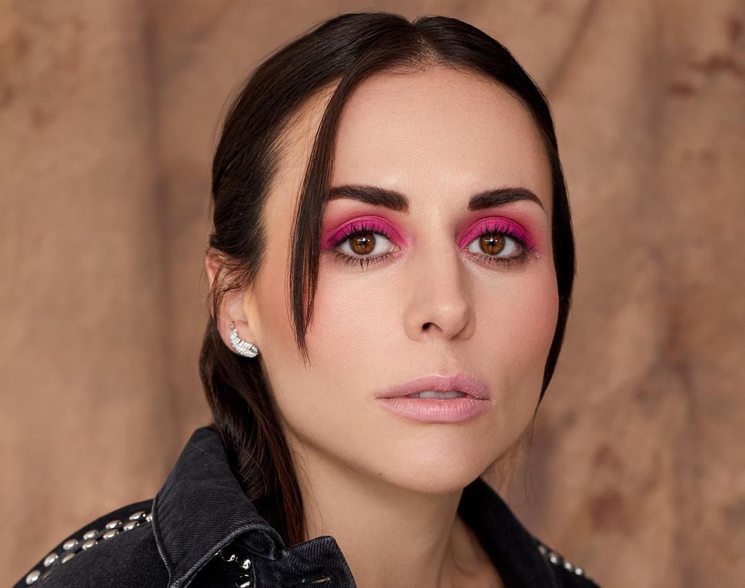 Zuria Vega es reconocida por sus personajes en telenovelas mexicanas, y ahora, interpreta el papel de Chelo en “Las Pelotaris 1926”.