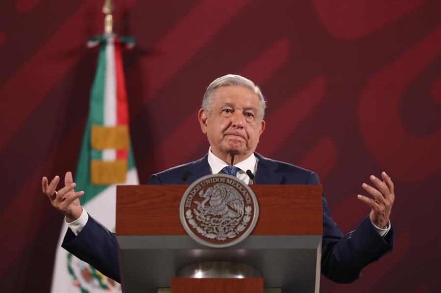 López Obrador (6) López Obrador (6)