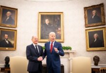 Biden y Scholz cierran filas en torno al apoyo militar a Ucrania El presidente de Estados Unidos, Joe Biden, y el canciller de Alemania, Olaf Scholz, cerraron este viernes filas en torno al envío de armamento para Ucrania y la presión contra el presidente ruso, Vladímir Putin, cuando se cumple un año de la guerra.