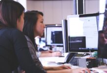 La participación de las mujeres en el mercado laboral ha crecido. Sin embargo, la desigualdad juega en nuestra contra. A pesar de que aún falta mucho para alcanzar la igualdad, hemos avanzado bastante.