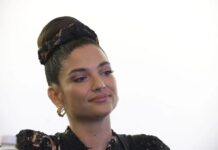 Natalia Jiménez no se guarda nada y deja lo mejor de su "Antología"en Bogotá Celebrando dos décadas de carrera artística, la cantautora española Natalia Jiménez regresó este viernes a Colombia con su gira "Antología, 20 años tour", ante un público entregado que ansiaba escuchar sus más grandes éxitos.