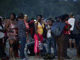 Miles de migrantes varados en su camino hacia Estados Unidos por las protestas en Panamá Personas migrantes