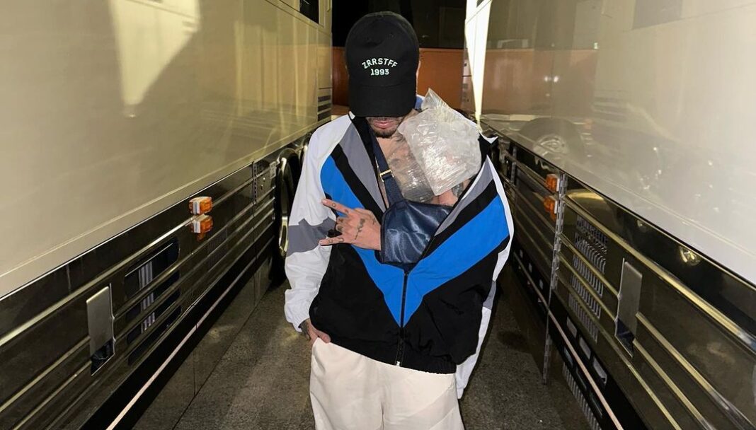 Rauw Alejandro fue hospitalizado porque se lastimó el hombro durante su gira.