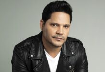 El salsero Rey Ruiz explora el formato de las grandes bandas en "Insuperable" El salsero cubano radicado en Miami Rey Ruiz explora el formato de las grandes bandas en "Insuperable", el álbum de estudio número 17 de su carrera, en el que canta ocho temas de la música popular que artistas como José Alfredo Jiménez, Charles Aznavour, Agustín Lara y Nat King Cole convirtieron en éxitos.