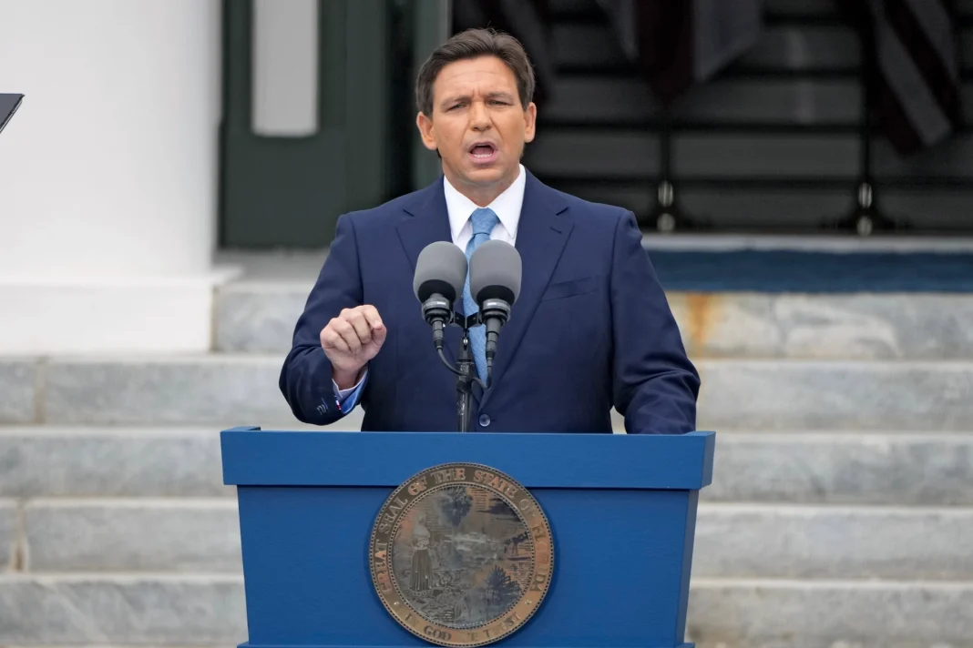 Ron DeSantis El gobernador de Florida, Ron DeSantis, afirmó en una entrevista que el canal Fox News transmitirá este jueves que, a diferencia del expresidente Donald Trump, si llegase a la Casa Blanca gobernaría