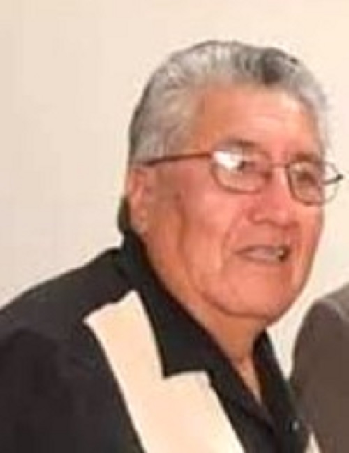 El Sr. Dino Dom&iacute;nguez, fundador y principal de la famosa Liga Estudiantil del parque de Flushing, con m&aacute;s de cincuenta a&ntilde;os de funcionamiento, es un reconocido empresario y l&iacute;der deportivo y comunitario, fundador y ex presidente del Comit&eacute; C&iacute;vico Ecuatoriano de Nueva York.