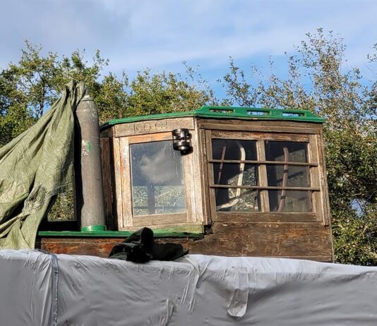 Un barco pesquero usado para poner a salvo a los judíos de Dinamarca y uno de los furgones de tren en los que los prisioneros de los nazis eran llevados a los campos de exterminio han acabado juntos en un museo de Florida como representaciones de la vida y la muerte en una época trágica.