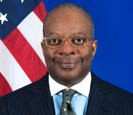 Funcionario antidrogas de EE.UU. pide en México "más ambición" contra fentanilo El encargado de la política antidrogas del Departamento de Estado de Estados Unidos, Todd Robinson, dijo este miércoles en México que ambos países tienen que ser más ambiciosos con respecto a la lucha contra el fentanilo.