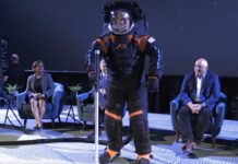 Más flexibles y resistentes. Así serán los nuevos trajes espaciales que usará la tripulación Artemis III en la superficie lunar y de los que este miércoles se presentó un prototipo que muestra importantes mejoras respecto a los usados en el programa Apolo.