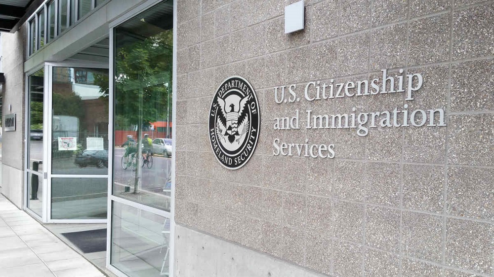 USCIS.. El Servicio de Inmigración y Ciudadanía (USCIS) anunció este jueves el fin de las extensiones de plazos para algunos trámites que la agencia había adoptado desde marzo de 2020 debido a la pandemia de la Covid-19.