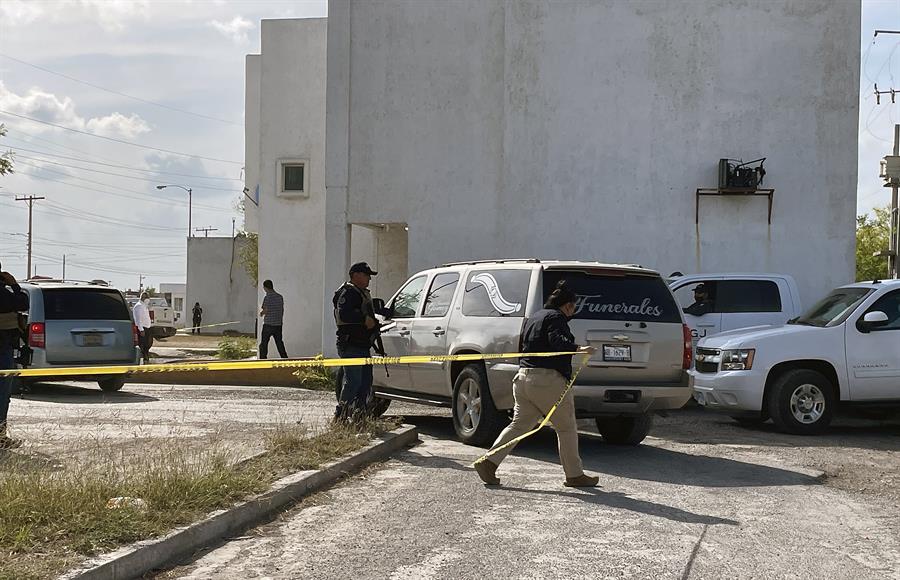Un coche fúnebre (c) traslada los cuerpos de dos ciudadanos estadounidenses hacía su país Un coche fúnebre (c) traslada los cuerpos de dos ciudadanos estadounidenses hacía su país