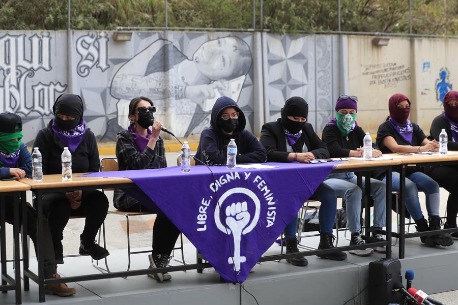 Un grupo de estudiantes de planteles de la Universidad Aut&oacute;noma Metropolitana se manifestaron para denunciar acoso sexual (1)