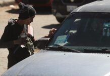 Migrantes denuncian extorsiones de la policía en la frontera norte de México