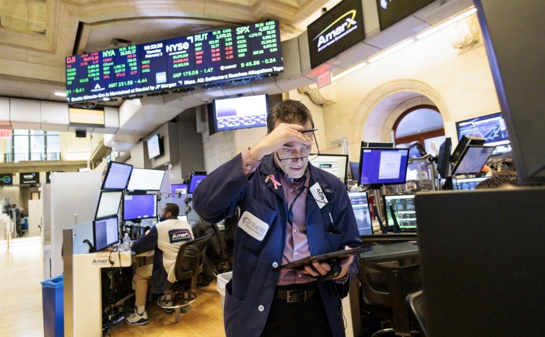Wall Street y la acosada banca estadounidense han recuperado la senda verde a media jornada tras nuevos mensajes de tranquilidad de las autoridades y promesas de intervención de grandes corporaciones financieras como JPMorgan y Citigroup para salvar al amenazado First Republic Bank.