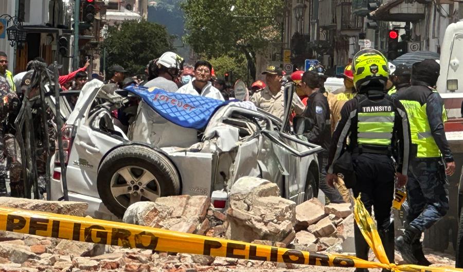 daños ocasionados por el sismo de magnitud 6,5 en (1) daños ocasionados por el sismo de magnitud 6,5 en Ecuador