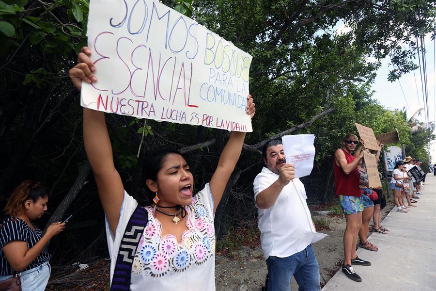 Organizaciones ambientalistas realizaron una cadena humana en Puerto Morelos