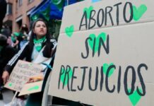 Senado de Florida aprueba limitar aborto a las 6 primeras semanas de embarazo El Senado de Florida (EE.UU.) aprobó este lunes un proyecto de ley para limitar el aborto legal a las primeras seis semanas de embarazo, un periodo en el que, según los contrarios a la medida, mayormente demócratas, muchas mujeres no saben ni siquiera que están embarazadas.