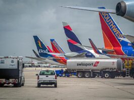 El aeropuerto internacional de Fort Lauderdale-Hollywood (FLL) anunció este viernes la reanudación de sus operaciones, que estaban interrumpidas desde el miércoles por la tarde a causa de las inundaciones causadas por un frente que descargó lluvia sobre el sureste de Florida desde el domingo.