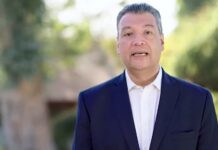 El senador demócrata Álex Padilla anunció este viernes en Los Ángeles que presentará nuevamente un proyecto de ley para otorgar la ciudadanía estadounidense a más de cinco millones de inmigrantes indocumentados que fueron considerados "trabajadores esenciales" en la pandemia de covid-19.