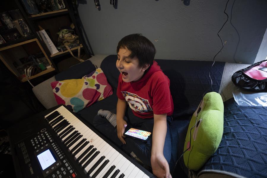 Altair Salazar Muñiz estudia música.