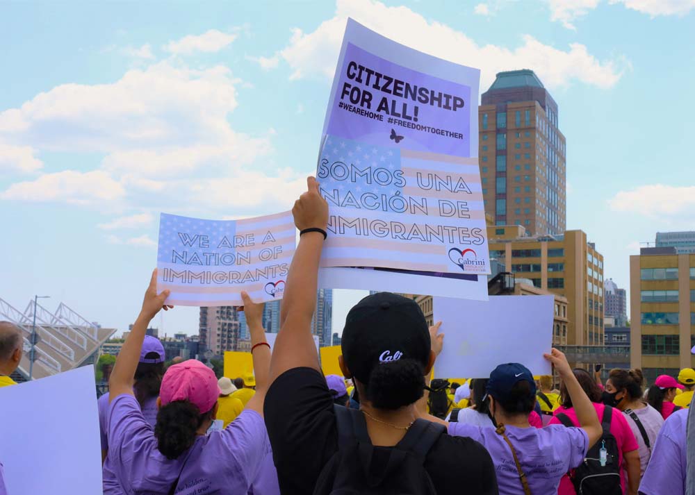 Existe una escasez de abogados de inmigraci&oacute;n en Nueva York, lo que complica a&uacute;n m&aacute;s la b&uacute;squeda de representaci&oacute;n legal para los migrantes.
