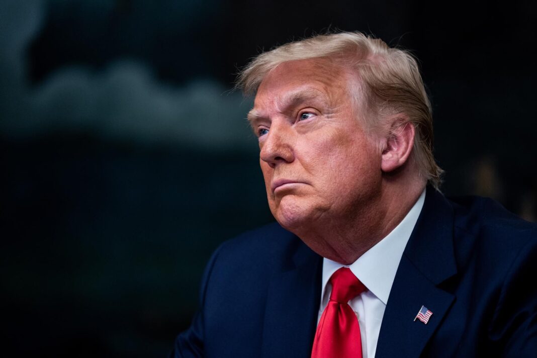 Donald Trump (3) El juez del caso por difamación de la autora E. Jean Carroll contra el expresidente Donald Trump en Nueva York se mostró inflexible ante varias peticiones de su defensa, incluyendo la de aplazar el juicio que empezará este 25 de abril, según documentos entregados al tribunal este viernes.