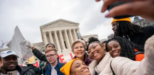 El Tribunal Supremo de Estados Unidos decidió este jueves permitir la cancelación de unos 6.000 millones de dólares en deuda estudiantil.