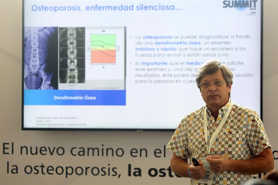 El director médico de Amgen México, Max Saráchaga