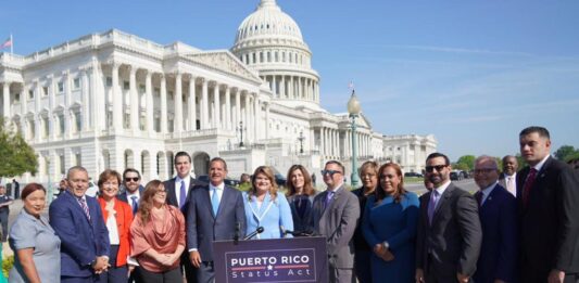 Congresistas demócratas y republicanos reintrodujeron este jueves en el Congreso en Washington un proyecto de ley que busca realizar en noviembre próximo un referendo para que los ciudadanos de Puerto Rico elijan si quieren la independencia, la estadidad o mantenerse como un estado libre asociado con Estados Unidos. (Foto twitter)