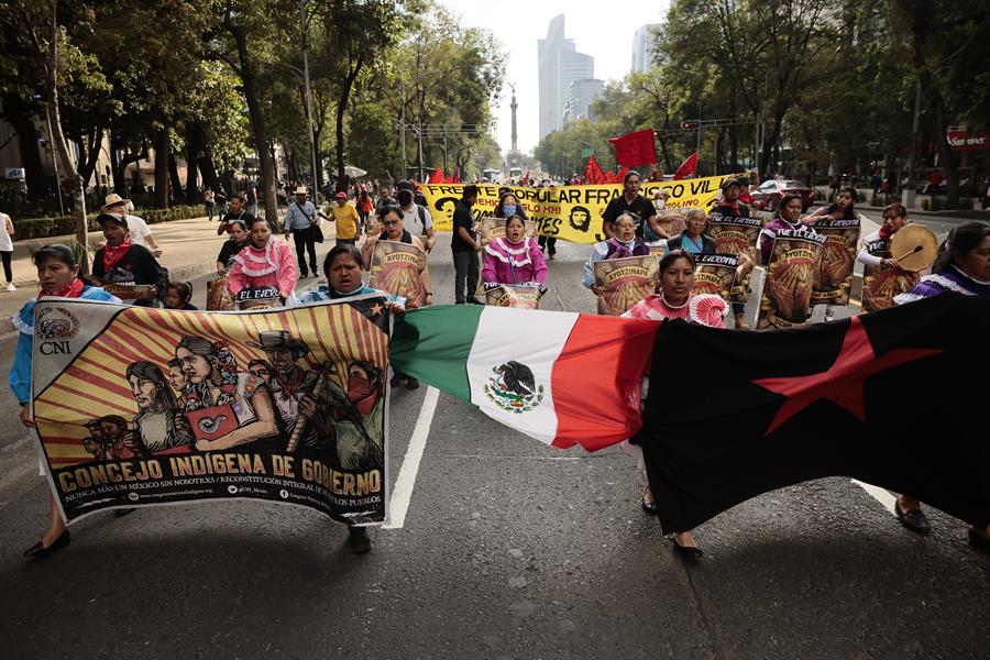 Familiares de los 43 estudiantes de la escuela normal de Ayotzinapa desaparecidos (2)