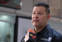 Más de 72,000 pasajeros viajaron en avión durante Semana Santa en Venezuela Un total de 72.481 pasajeros en Venezuela usaron rutas aéreas nacionales e internacionales para movilizarse durante los seis días transcurridos de Semana Santa, informó este sábado el viceministro de Transporte Aéreo del país caribeño, Freddy Borges.