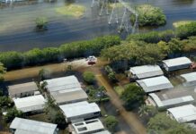 El sureste de Florida continúa este sábado con las tareas de recuperación tras las torrenciales lluvias caídas esta semana, calificadas como un evento que ocurre cada mil años, y con la extracción de agua estancada en ciertas áreas como principal foco de las autoridades locales.
