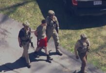Jack Teixeira, el joven miembro de la Guardia Nacional Aérea detenido en relación con una de las mayores filtraciones de documentos secretos del Pentágono, comparecerá este viernes por primera vez ante un tribunal federal de Boston tras su detención el jueves, informaron los medios locales.