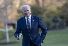 El presidente de Estados Unidos, Joe Biden, se sonrió este martes y evitó hacer comentarios sobre la comparecencia de su antecesor Donald Trump (2017-2021) ante un juez en Nueva York.
