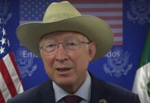 El embajador estadounidense en México, Ken Salazar, informó este sábado que se mantienen los esfuerzos por extraditar a Estados Unidos a Ovidio Guzmán López, alias “Ratón”, hijo del narcotraficante Joaquín “el Chapo” Guzmán.