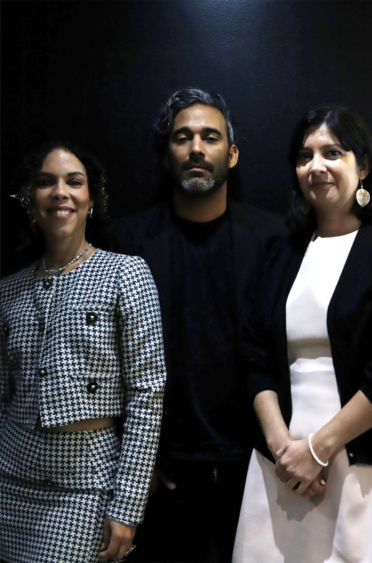  La actriz dominicana Judith Rodr&iacute;guez (c), el director puertorrique&ntilde;o Gustavo Ramos Perales (c) y la productora Annabelle Mullen