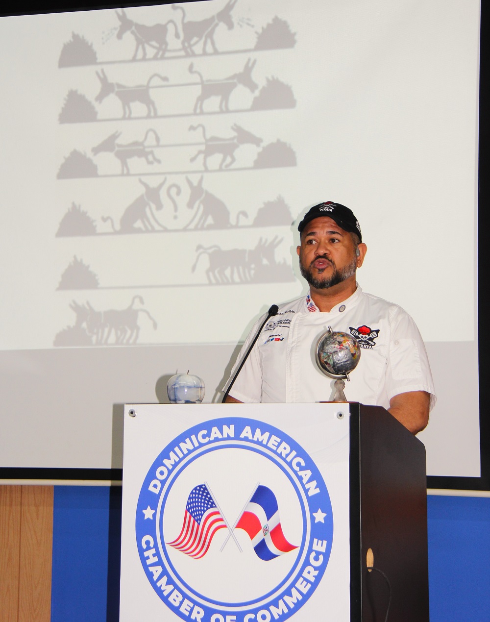 Marcos Toribio, el chef Pirata dio una charla sobre la importancia de la apropiada administración de los restaurantes, promoviendo el trabajo en equipo y elevada calidad del servicio.