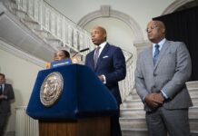 Nueva York se unirá a demanda contra Kia y Hyundai El alcalde de Nueva York, Eric Adams, compareció hoy ante los medios para lanzar un mensaje de tranquilidad y advertir contra cualquier exceso que puedan protagonizar los simpatizantes del expresdiente Donald Trump.