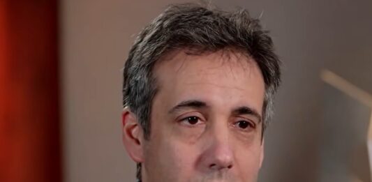 El expresidente de EE.UU. Donald Trump demandó en Miami a su exabogado Michael Cohen, involucrado en el caso de los pagos a la actriz porno Stormy Daniels, por causarle "un gran daño a su reputación" y le reclamó 500 millones de dólares como reparación, informaron medios nacionales.