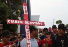 Migrantes caminan en caravana (3)