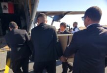 Un avión de la Fuerza Aérea de México repatrió este martes a 17 de 19 guatemaltecos y seis de siete salvadoreños que murieron hace dos semanas en el incendio que mató a 40 migrantes en una estación del Instituto Nacional de Migración (INM) mexicano en Ciudad Juárez, en la frontera con Estados Unidos. Foto twitter