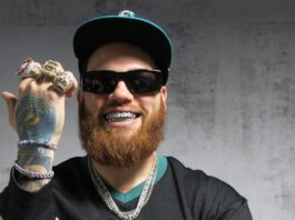 Miky Woodz lanza un nuevo álbum menos "extremo" de corte callejero El rapero puertorriqueño Miky Woodz presenta este viernes su nuevo álbum, "OG City", el que, según dijo en una entrevista con EFE, contiene temas callejeros "menos 'hardcore' (extremo)" a otros antiguos suyos, con el fin de "llegar a todo tipo de público".