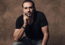 El cineasta multifacético Paco Álvarez genera impacto con sus películas.