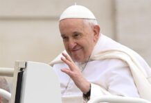 El papa Francisco presidirá la Semana Santa vaticana y celebrará la misa "In Coena Domini" de Jueves Santo en la cárcel de menores de Casa del Marmo en Roma, tras salir hoy del hospital en el que ha estado ingresado por una bronquitis.