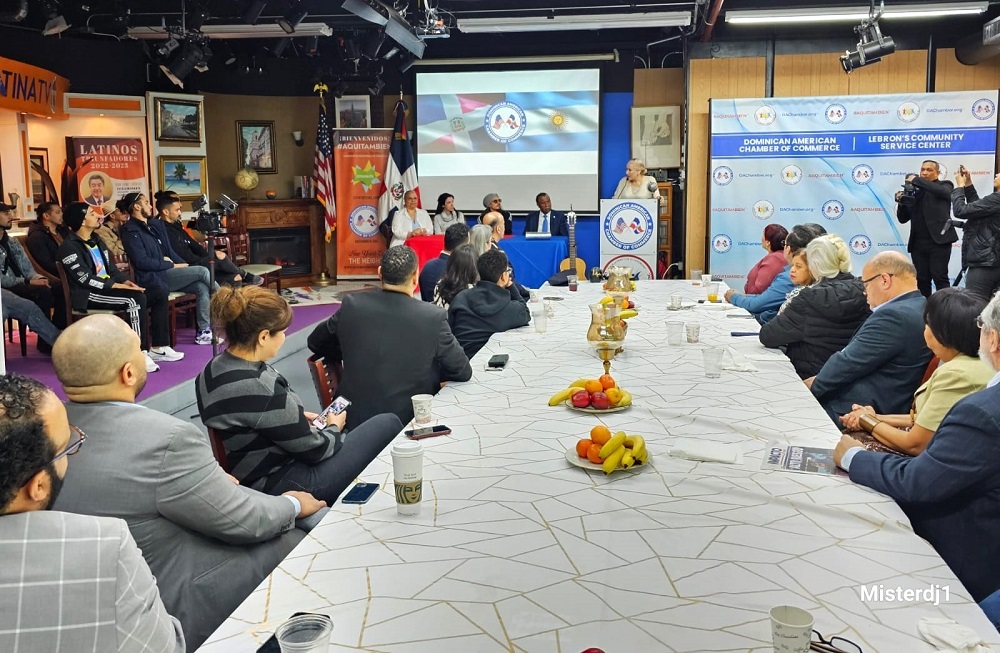 Vista parcial de los participantes del brunch de bienvenida a la compa&ntilde;&iacute;a de danza argentina Malevo en el Palacio Lebr&oacute;n de Inwood, organizado por la Dominican American Chamber of Commerce por solicitud del Comit&eacute; Internacional Galo Plaza Inc.