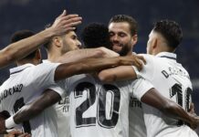 Entre el éxito aún por completar de la Copa del Rey y las expectativas volcadas en la Champions, el Real Madrid abandona la Liga y dejó más libre la vía al Barcelona que puede alargar su ventaja a los quince puntos al término de la jornada.