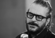 El cantautor guatemalteco Ricardo Arjona anunció este lunes que el 30 de junio ofrecerá un concierto en el escenario del Coliseo José M. Agrelot, en San Juan, Puerto Rico, en el marco de su gira "Blanco y negro: Volver".